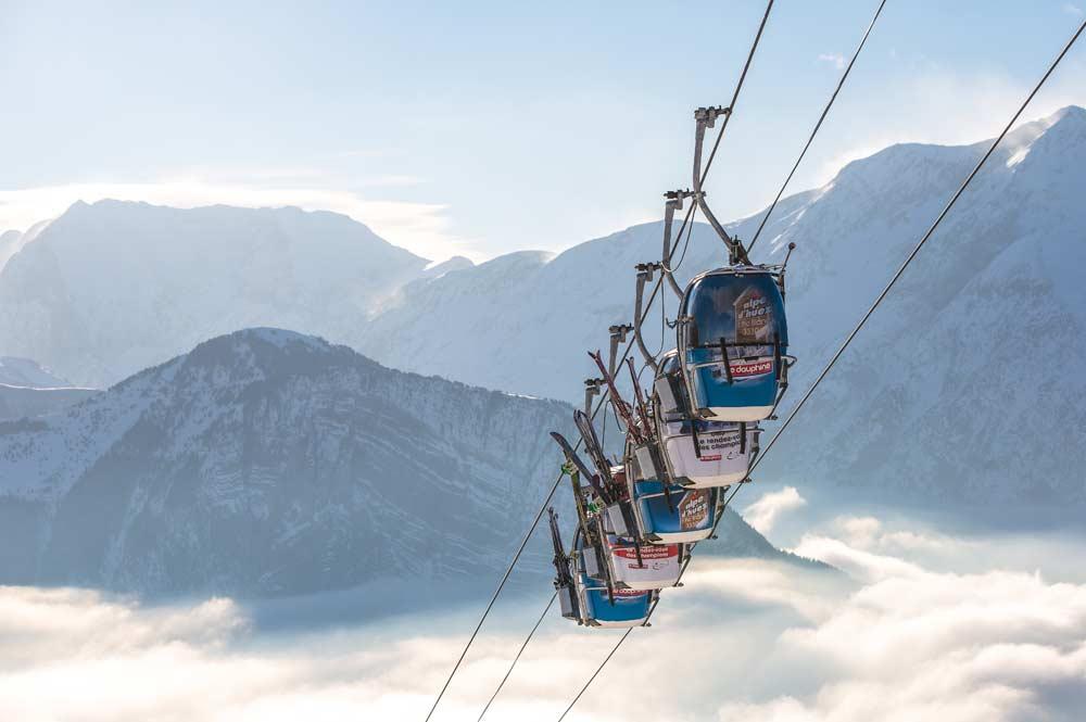 Gondel über den Wolken in Alpe d'Huez