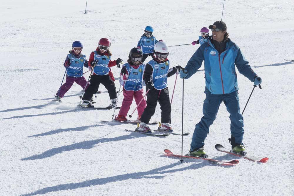 Kinder in der Skischule
