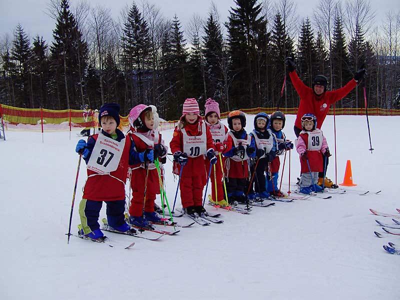 Kinder in der Skischule am Skilift Waldhäuser