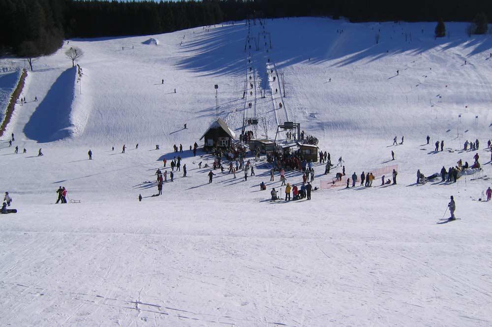 Blick auf den Skihang am Dobel-Lift in Schönwald