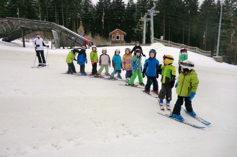 Kinder beim Skikurs an den Klausenlifte Mehlmeisel