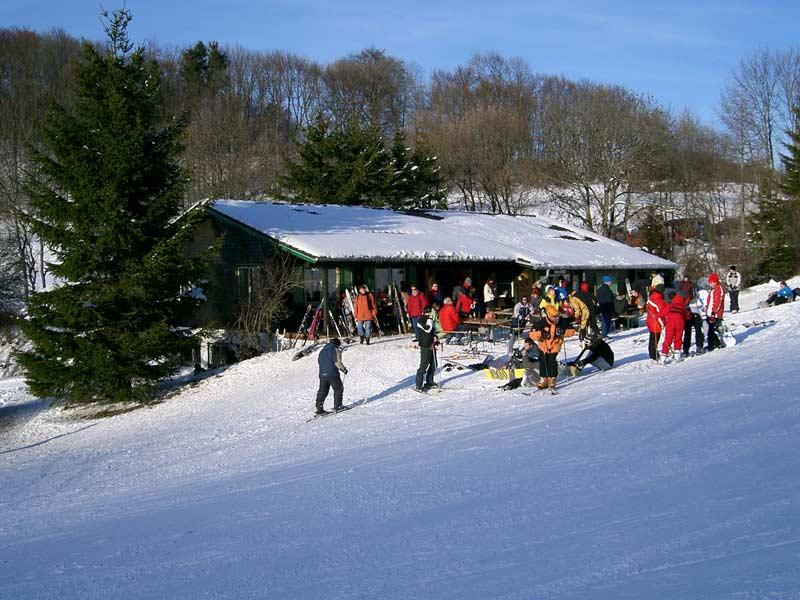 Skihütte Rasthaus Schanz bei der Talstation im Skigebiet Sonnenbühl