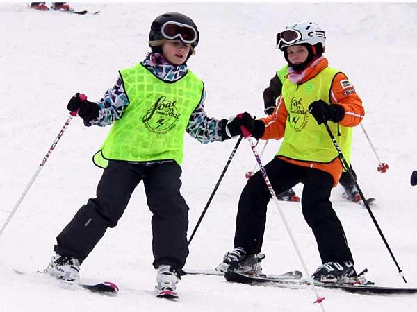 Kinder im Skigebiet Ebingen