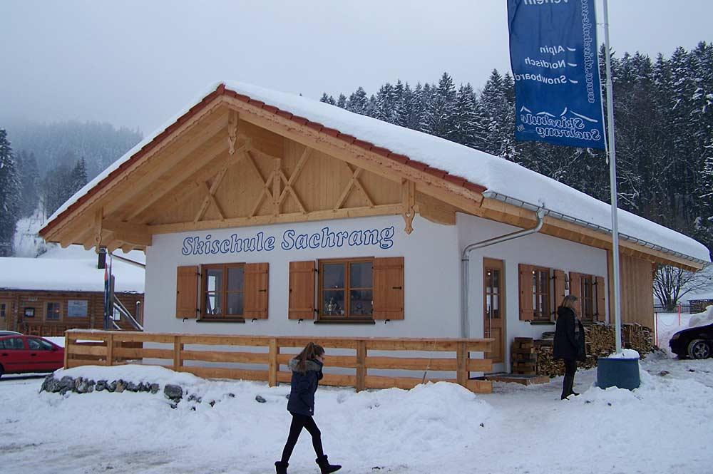 Hütte der Skischule Sachrang