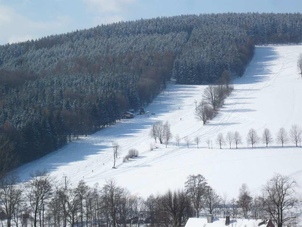 Blick auf die Piste vom Skigebiet Königswalde