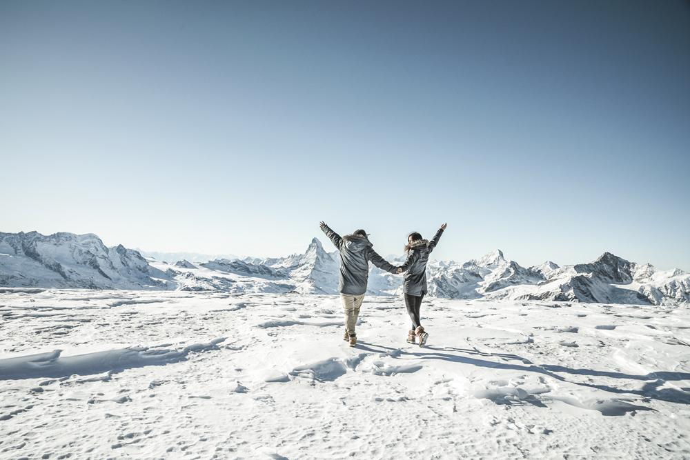 Spaß im Schnee vor dem Matterhorn