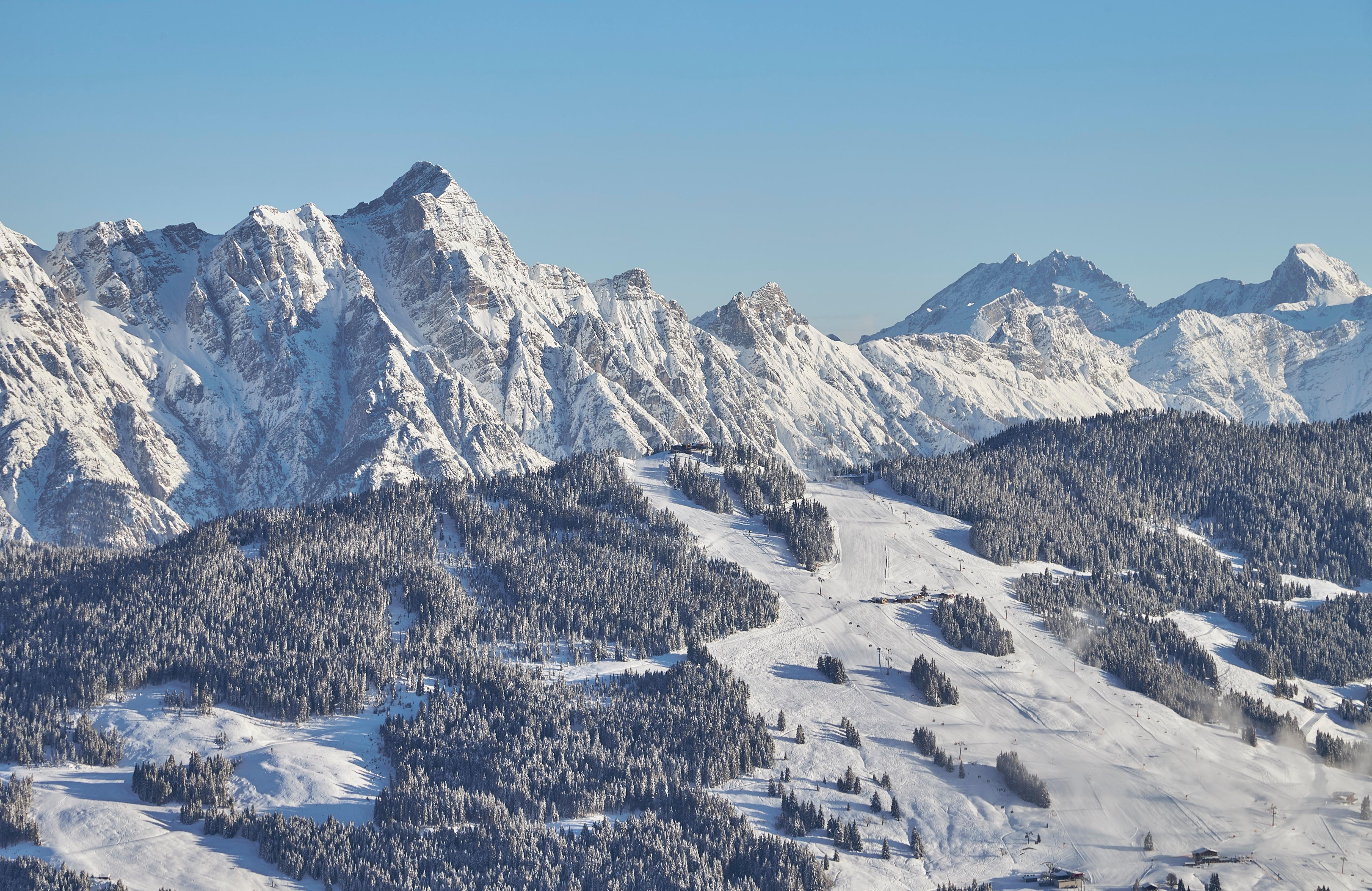 Winterliche Landschaft im Skicircus Saalbach Hinterglemm Leogang Fieberbrunn