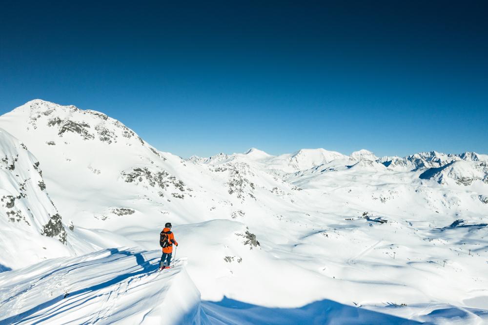 Skifahrer im Schneereichtum Obertauerns