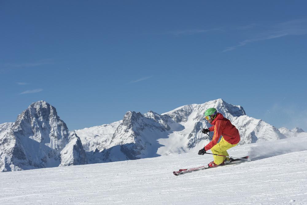 Skifahrer auf der Piste Hinterstoder