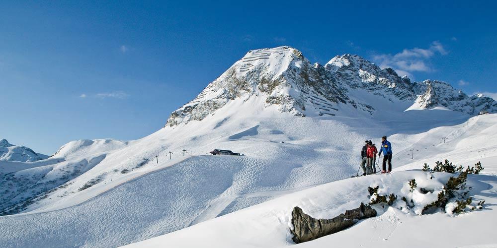Skifahrer im Skigebiet Warth-Schröcken