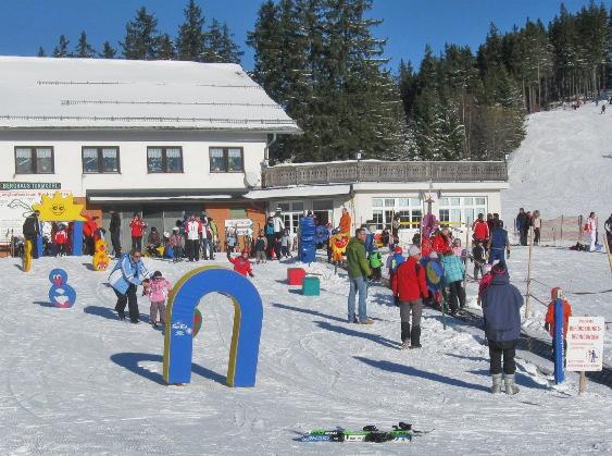 Kinderland im Skigebiet Turmkogel