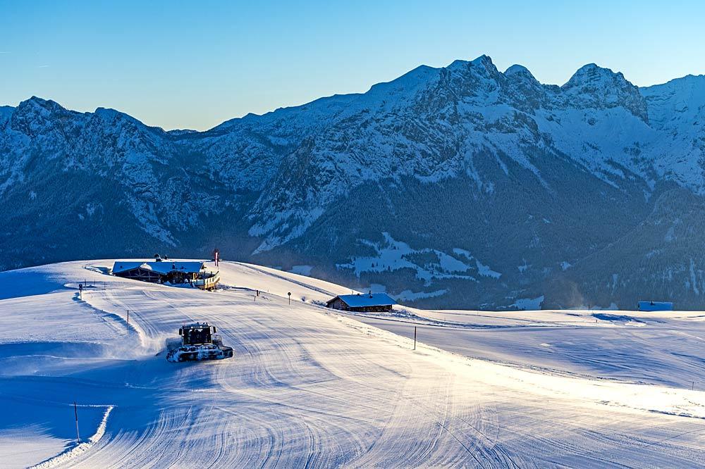 Blick zur Bergstation des Skigebiets Almenwelt Lofer