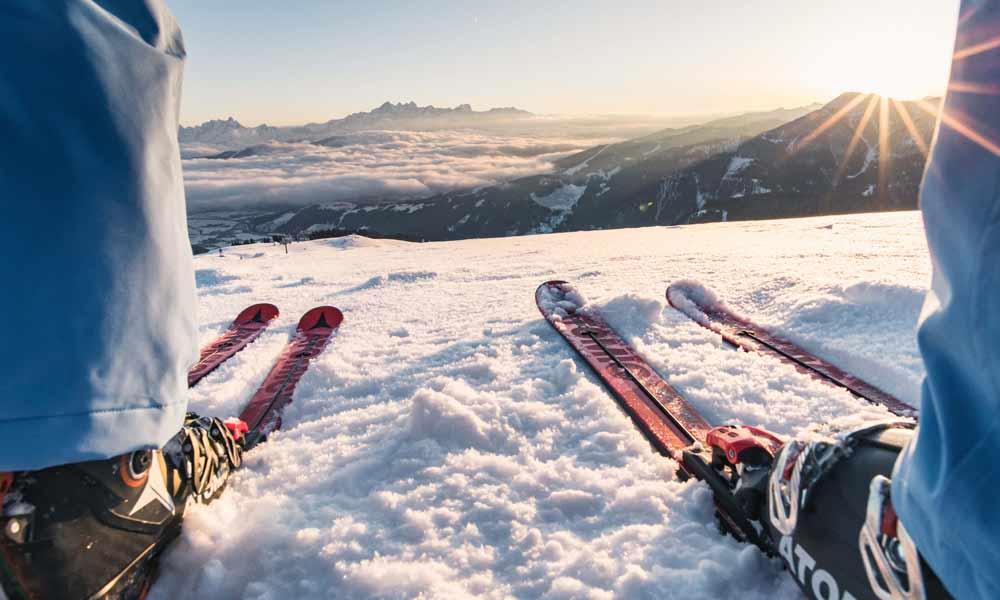 Skier auf einer Piste im Snow Space Salzburg