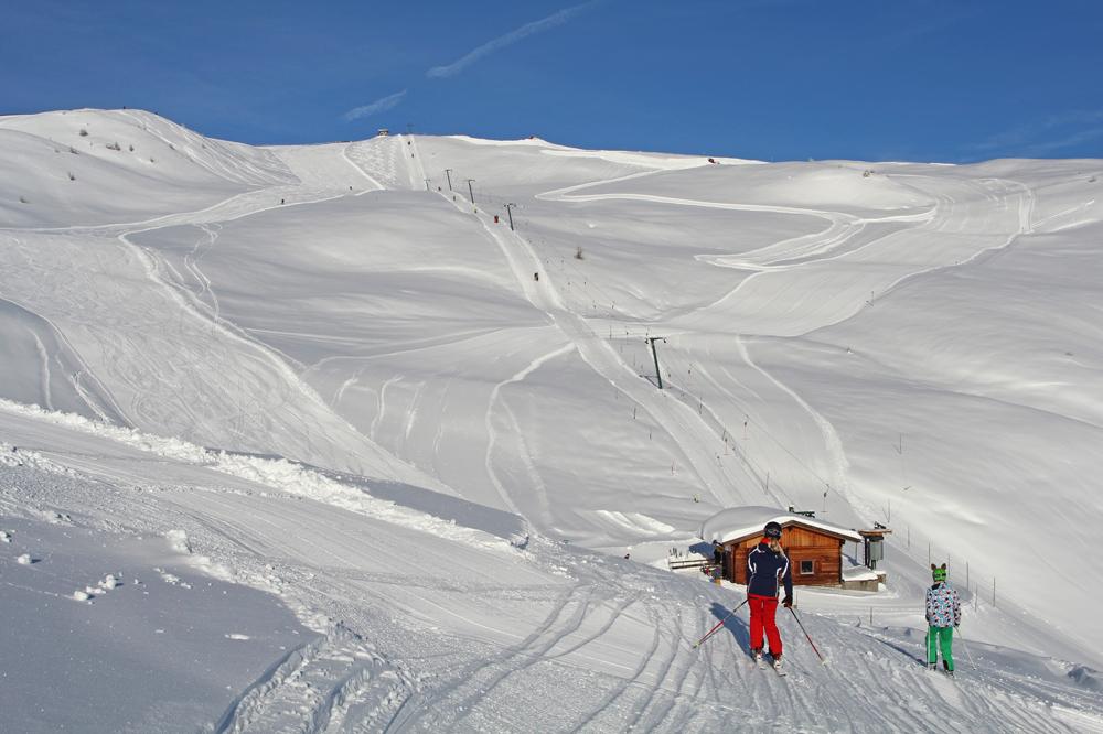 Skifahrer im Skigebiet Golzentipp