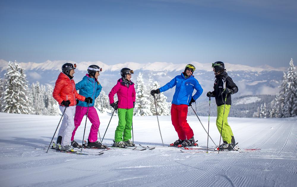 Gruppe Skifahrer in Grebenzen