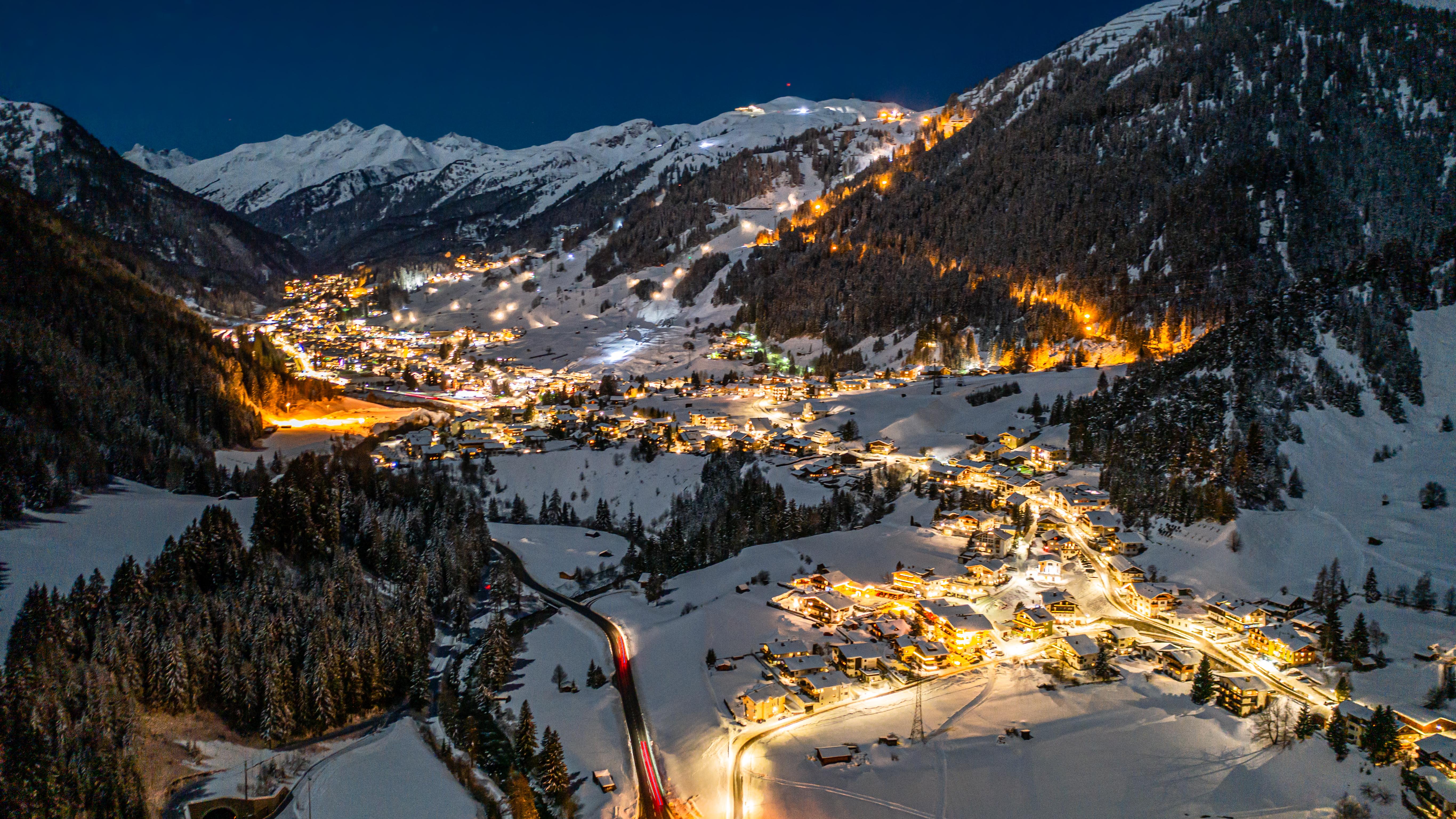 Ski Arlberg bei Nacht