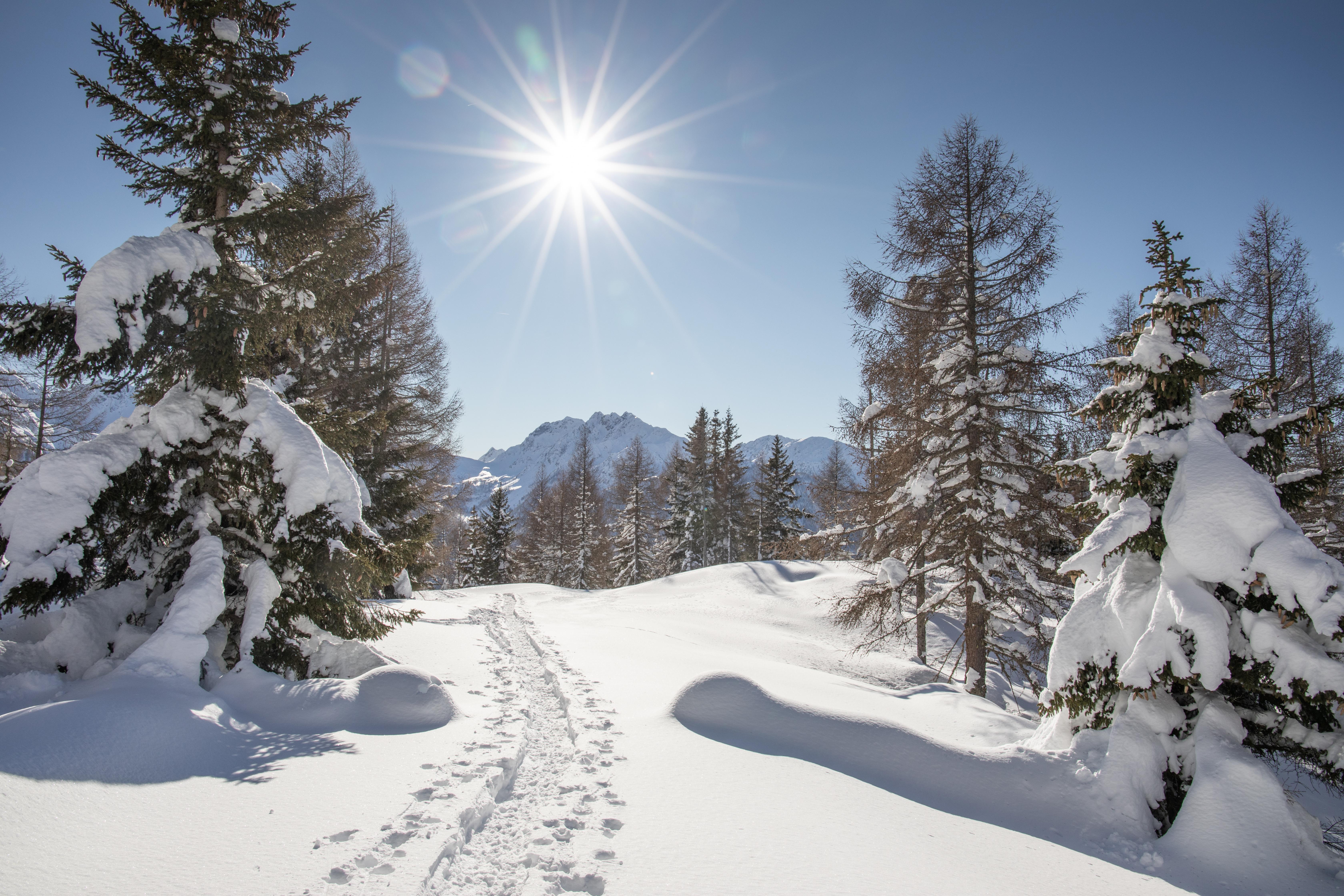 Tief verschneit zeigt sich das Ultental in Südtirol