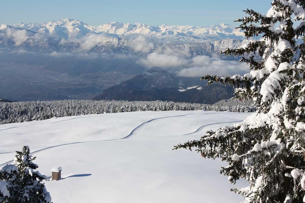 Winterlandschaft mit Bergpanorama