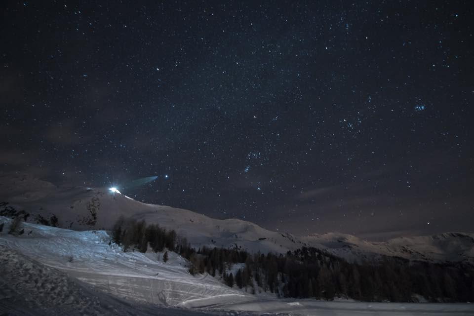Sternenhimmel über dem Skigebiet Pila
