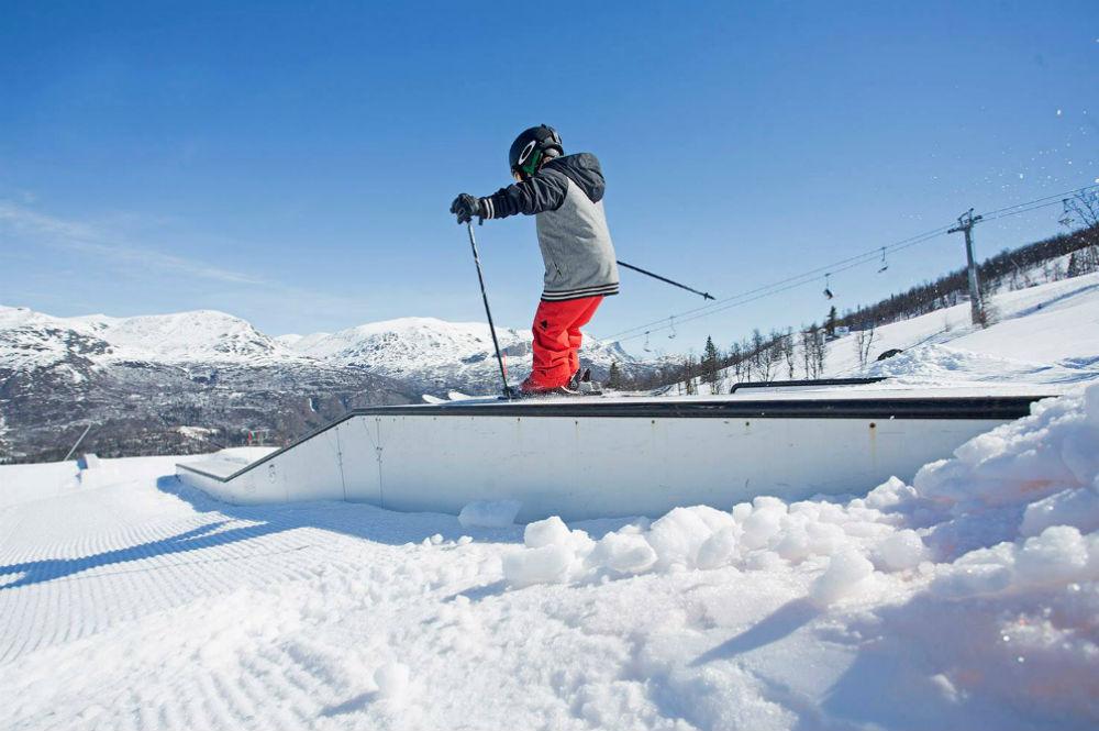 Kind im Snowpark im Skigebiet Hemsedal Skicenter