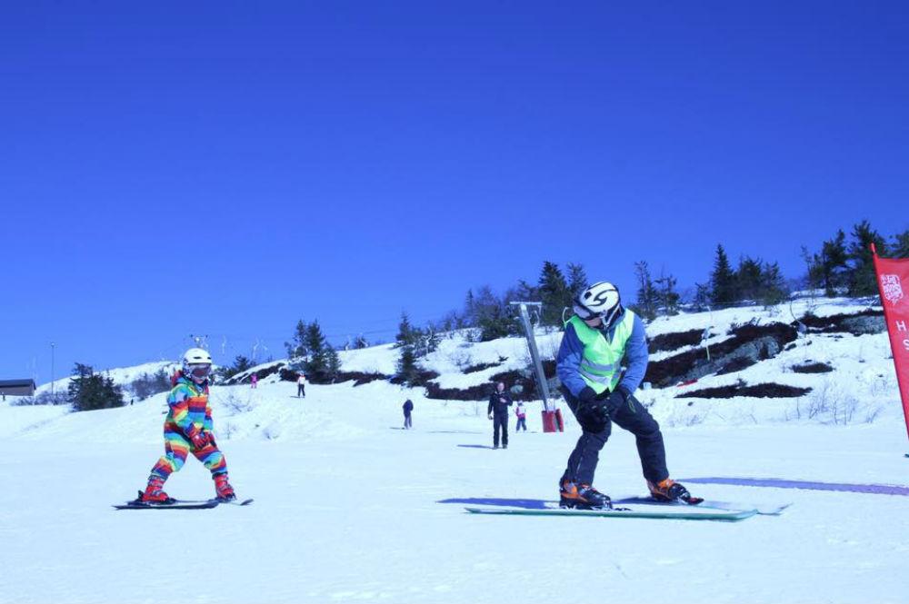 Unterwegs mit der Skischule im Skigebiet Lifjell Skisenter