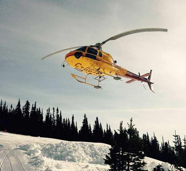 Mit dem Helikopter ins Skigebiet Hudson Bay Mountain