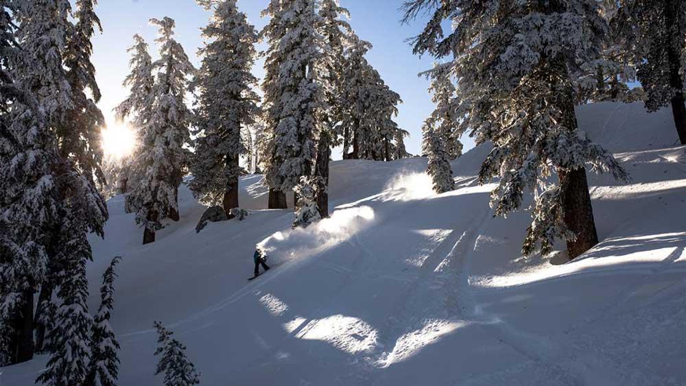 Off-Piste Skifahren in Palisades Tahoe - Olympic Valley