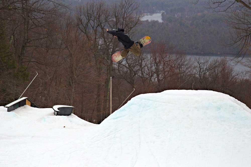 Snowboard - Jump im Terrain Park