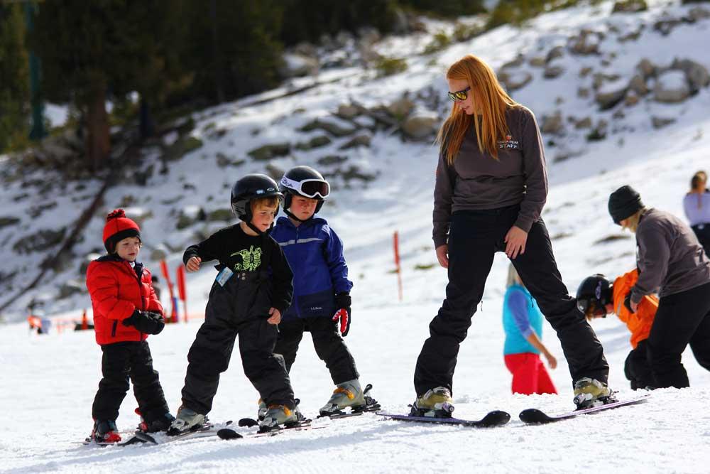 Die Kleinsten lernen Skifahren