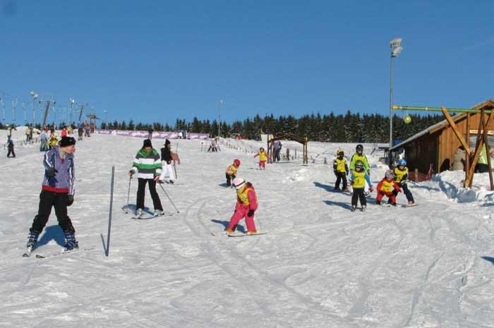 Kinderskischule im Skiareal Novako - Bo?í Dar