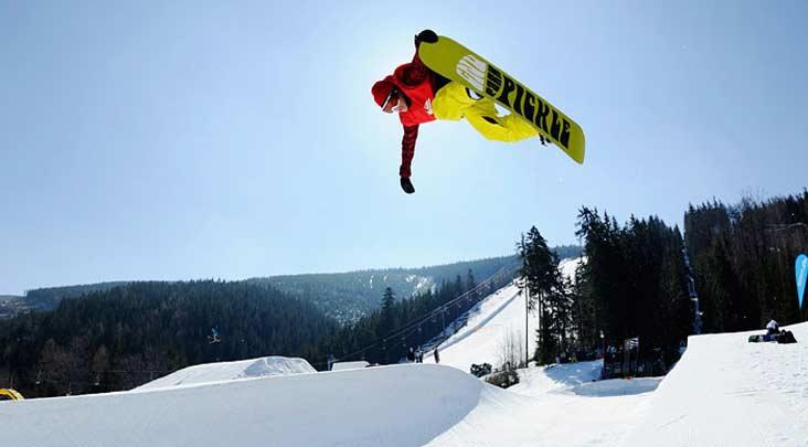 Snowpark Svaty Petr mit Halpfpipe
