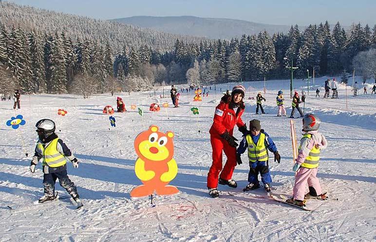 Familien fühlen sich wohl im Skigebiet Cerna Hora
