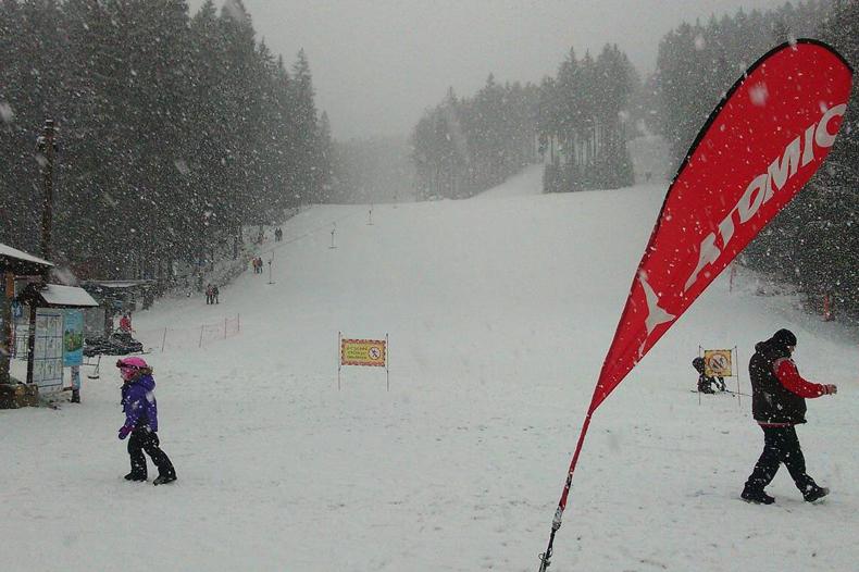Piste und Schlepplift im Skigebiet Bila