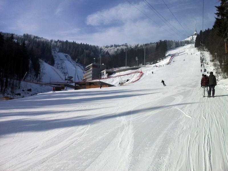 Pisten-Panorama im Ski Areal Jested