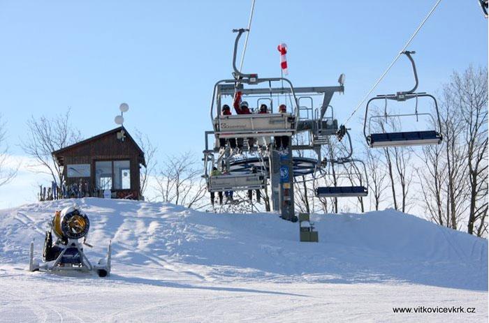 Bergstation des Sessellift im Skiareal Aldrov