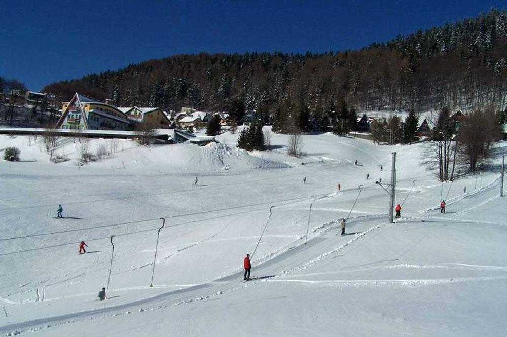 Piste und Schlepplift im Skigebiet Donovaly