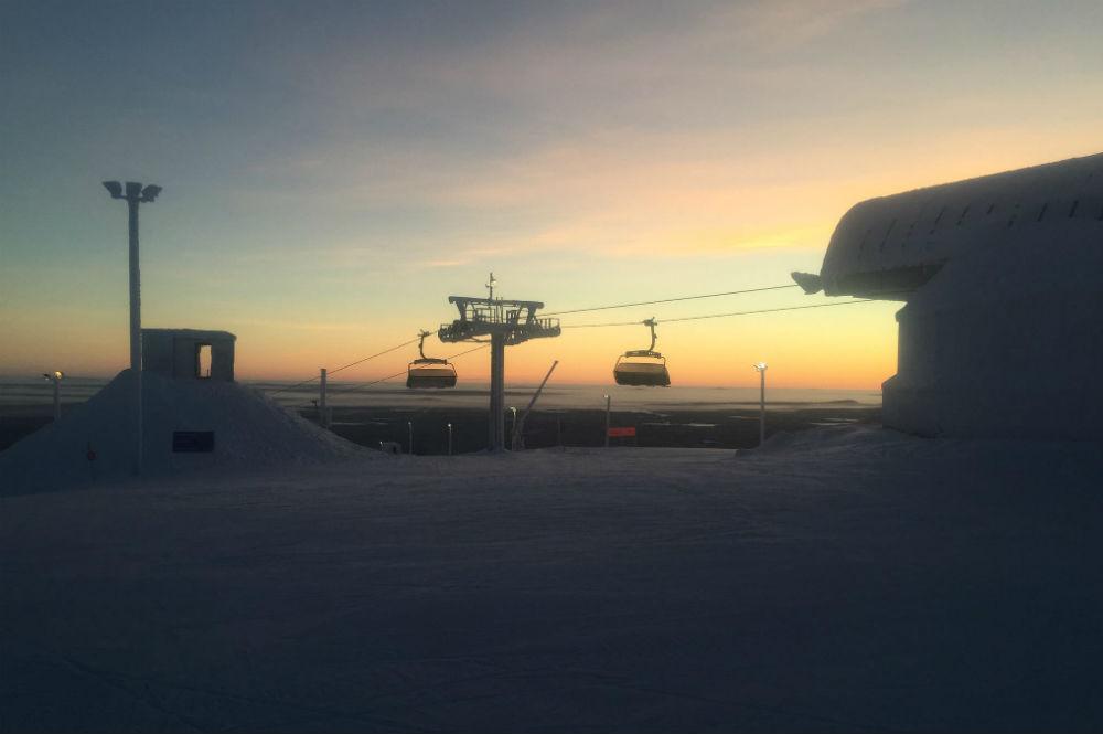 Sonnenaufgang im Skigebiet Pyhä
