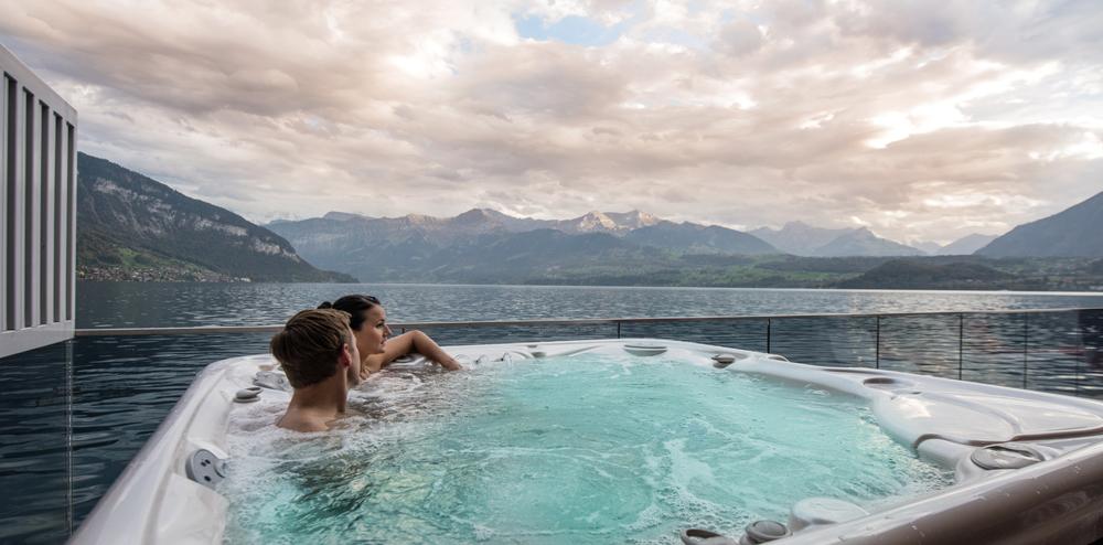 Pool mit Aussicht in Interlaken
