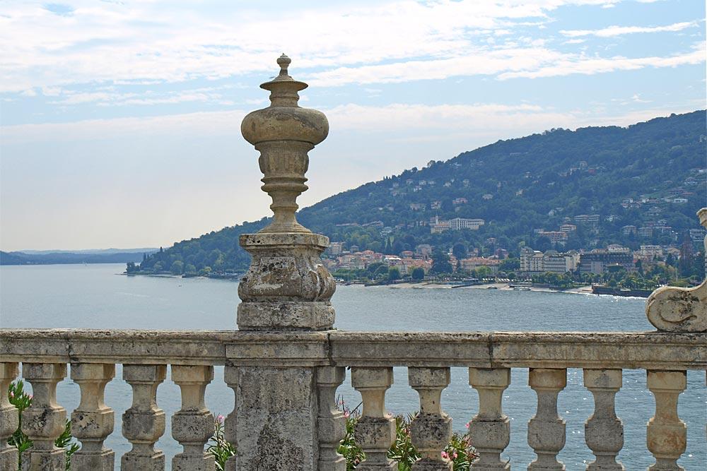 Blick von der Bella Isola auf den Lago Maggiore