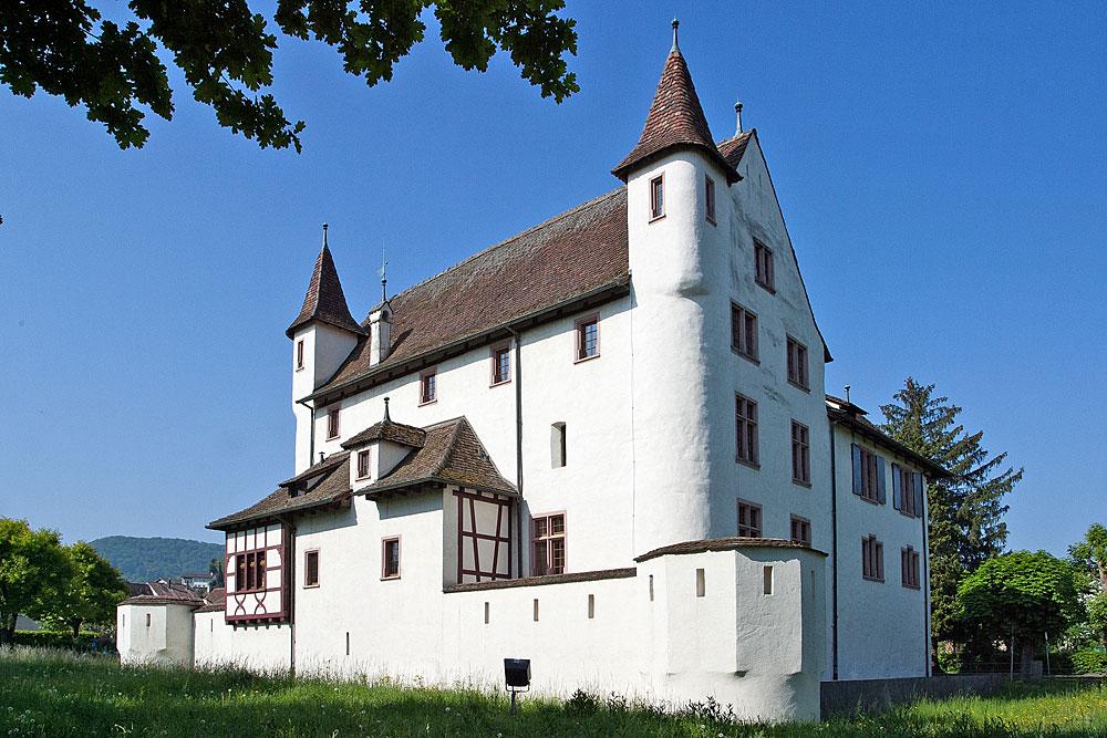 Außenansicht von Schloss Pratteln