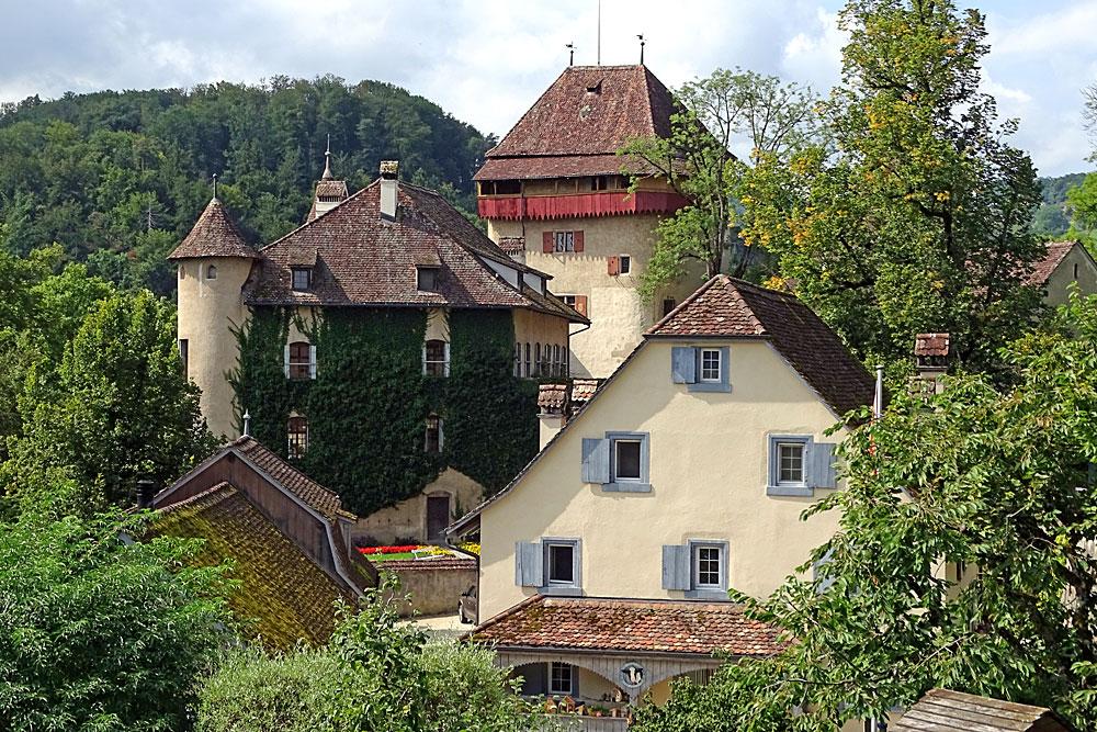 Die Höhenburg Schloss Wildenstein bei Bubendorf