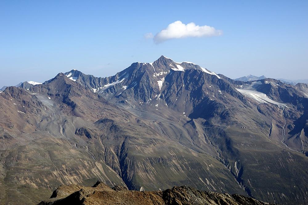 Die Wildspitze von der Kreuzspitze aus fotografiert