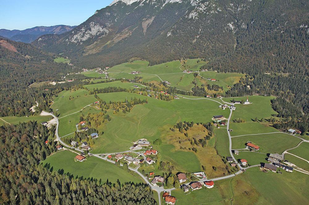Luftaufnahme von Steinberg am Rofan