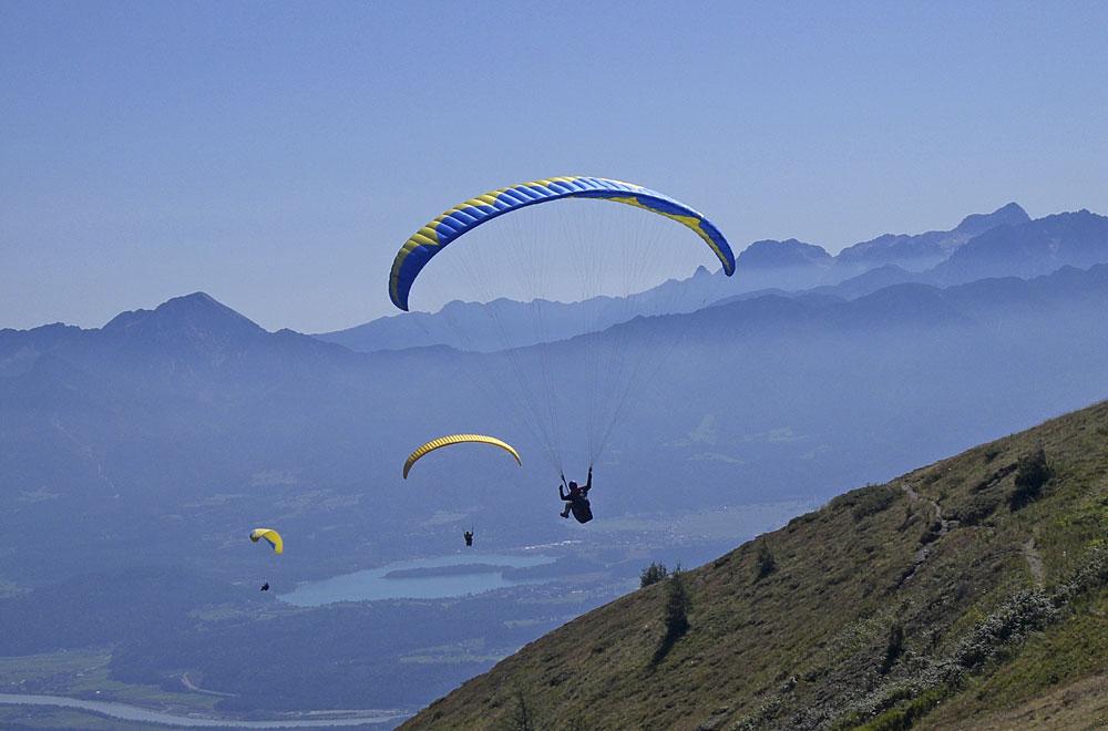 Paragliding über der Region Villach
