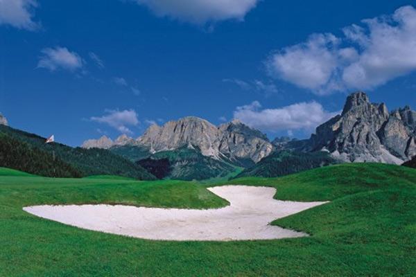 Auf einer Höhe von 1.700 m. ü. d. M. befindet sich der Golfplatz `Tranrüs`