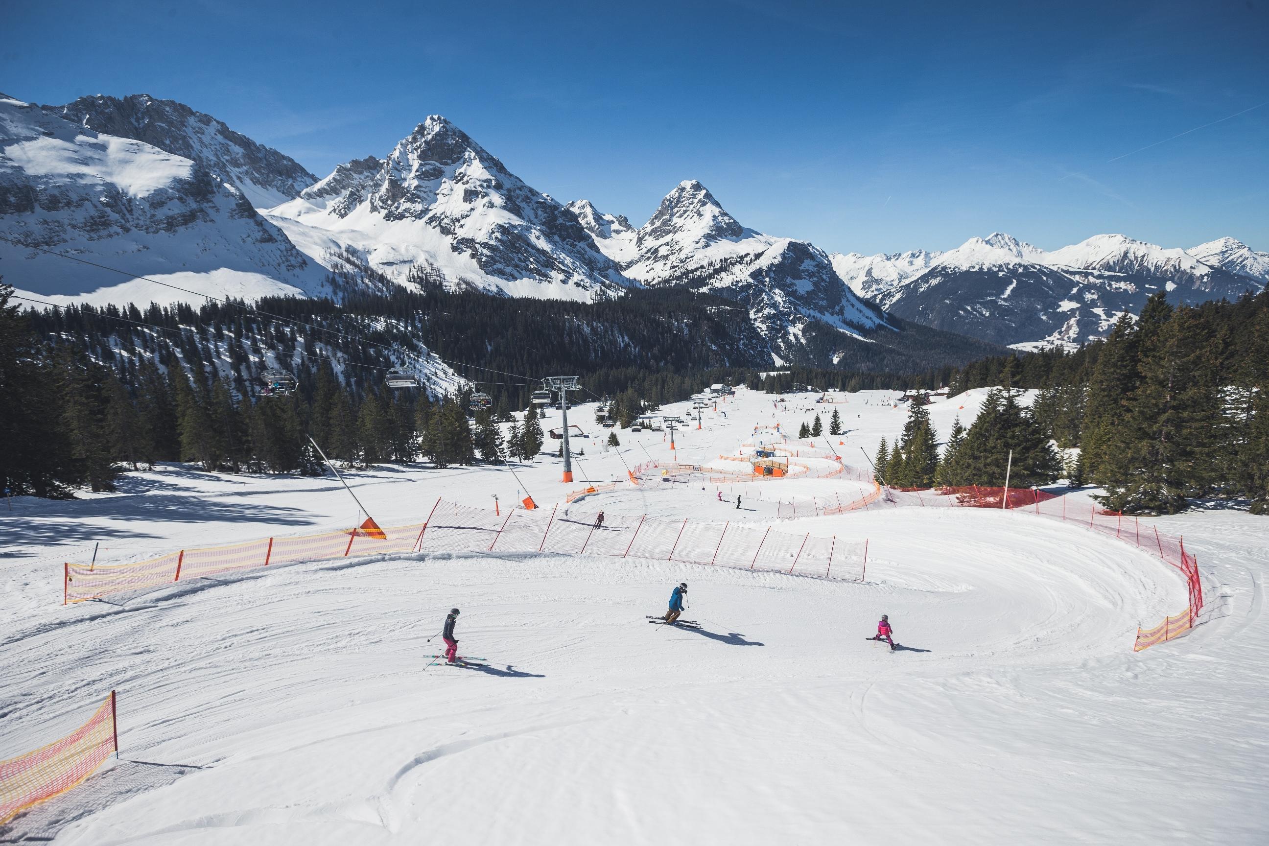 Skifahren mit der Familie in der Tiroler Zugspitz Arena